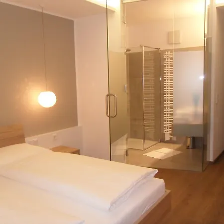 Gasthof-pension Schuetz Wesenufer