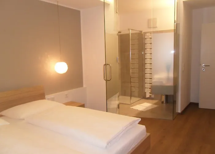 Gasthof-pension Schuetz Wesenufer