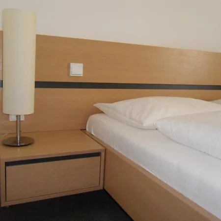 Gasthof-pension Schuetz Pensionat 3*