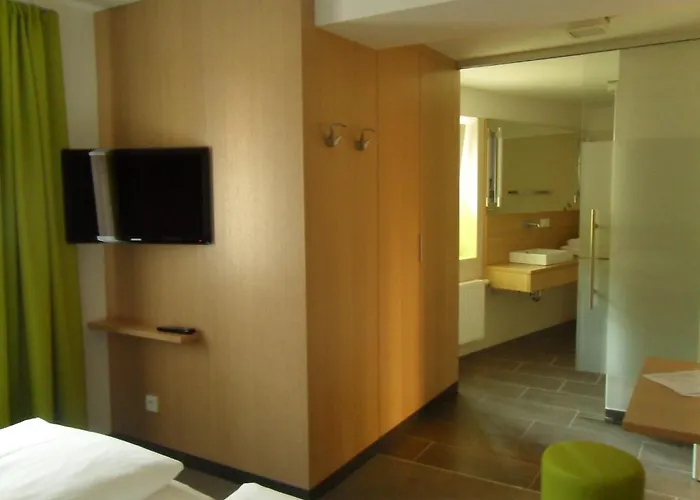 Gasthof-pension Schuetz بيت ضيافة وسنفر